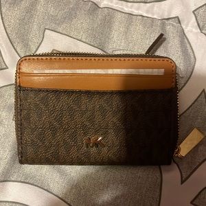 This is a new never used Michael Kors small zip wallet